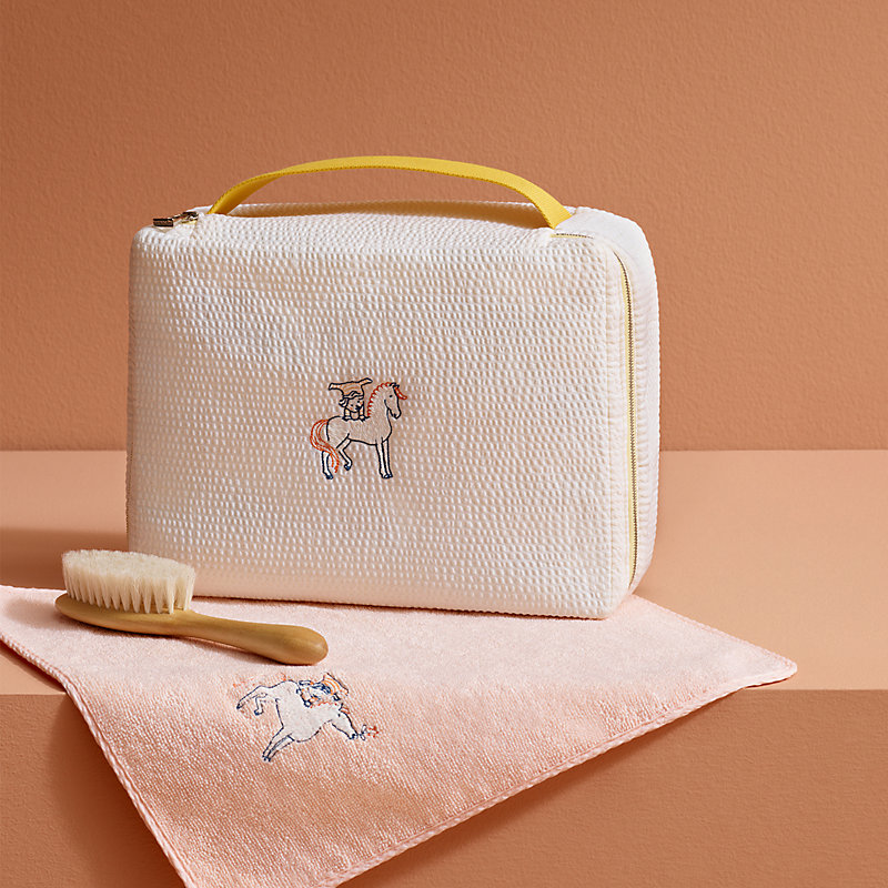 HERMES 格安⭐️⭐️⭐️ 乗馬の子供と馬の刺繍枕　箱付 2025年最新】木馬 エルメスの人気アイテム - メルカリ